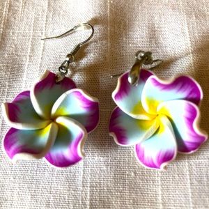Hawaiian Flower 🌺🌸Earrings, 1” from Kuaui Hawaii